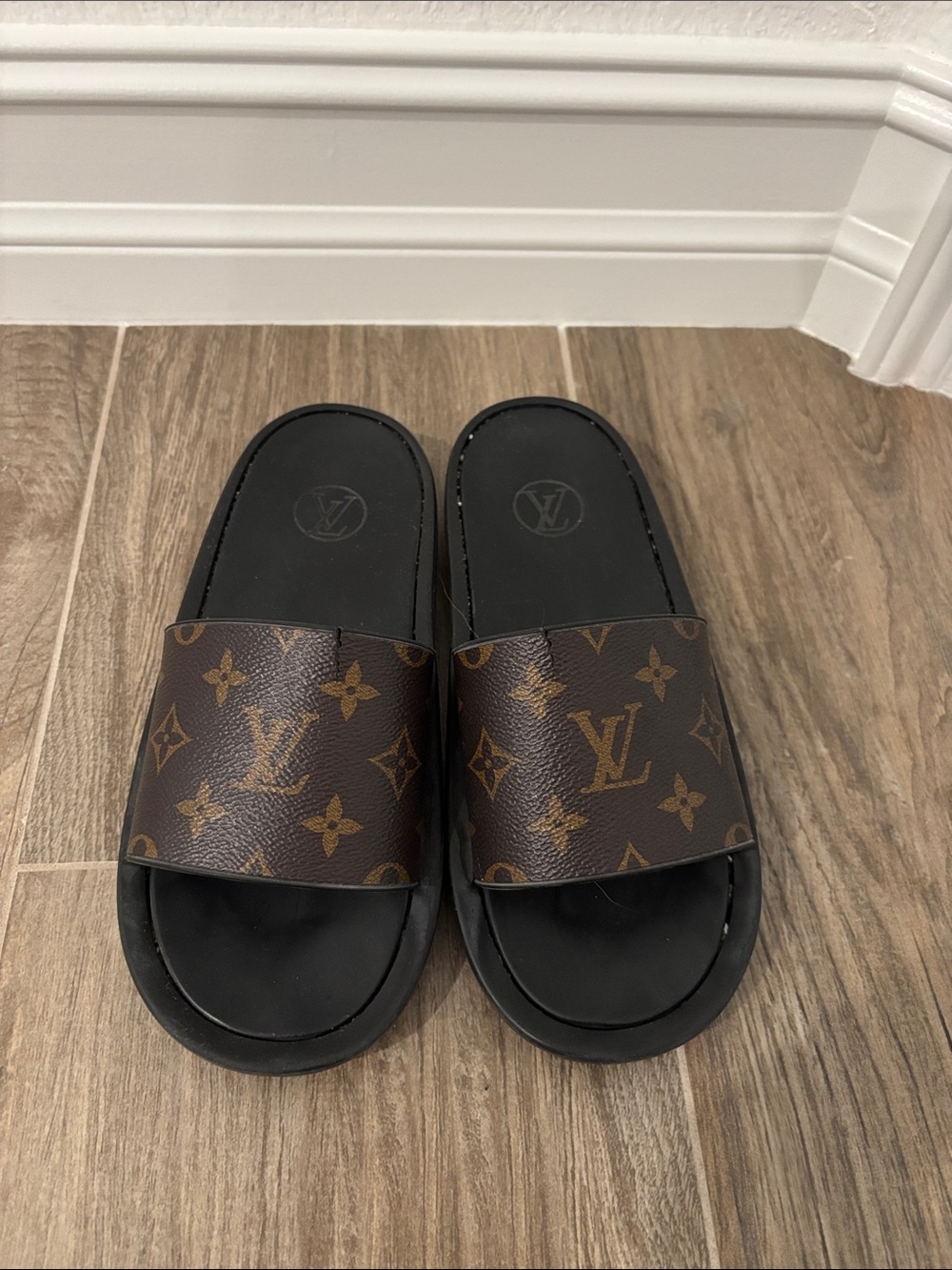 Louis Vuitton Brown Monogram women's Slide Sandals beach slips